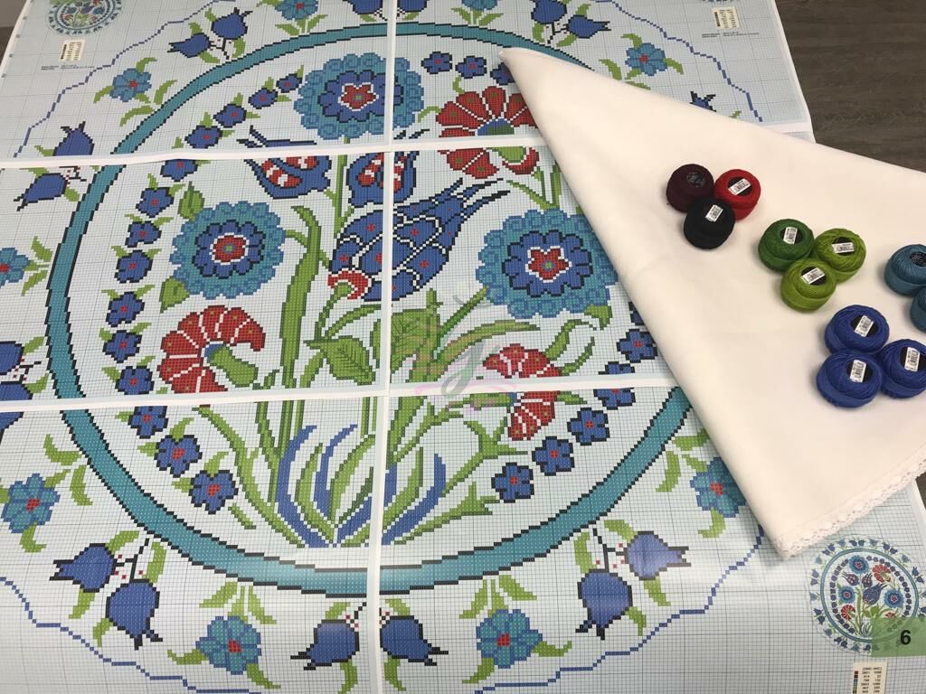 Çini Temalı Yuvarlak Masa Örtüsü Kiti