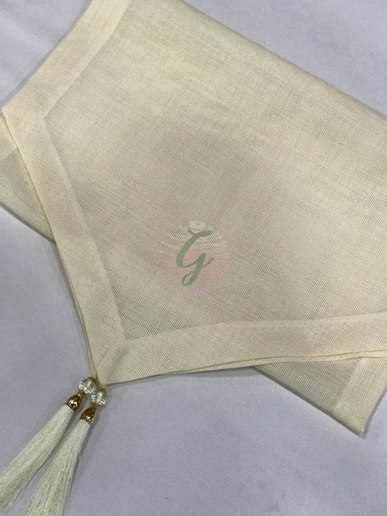 Uçları Taşlı Püsküllü  Üçgen Etamin Runner Krem