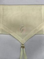 Uçları Taşlı Püsküllü  Üçgen Etamin Runner Krem