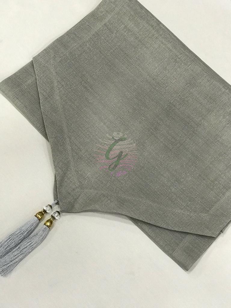 Uçları Taşlı Püsküllü  Üçgen Etamin Runner Gri